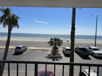 Honeymoon Suite; Whirlpool and Beautiful Oceanview - Jacuzzi