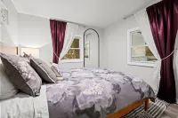 3-bed, 2-bath lakehouse Grill, hot tub, firepit and on-site boat parking.