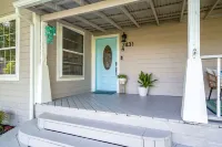 Lakefront House With Game Room & Fenced Backyard