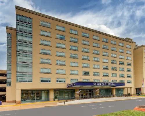 DoubleTree by Hilton St. Louis Forest Park Hotels near Fox Theater
