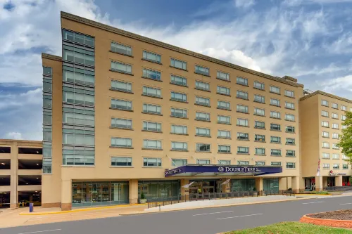 DoubleTree by Hilton St. Louis Forest Park - 4-Star