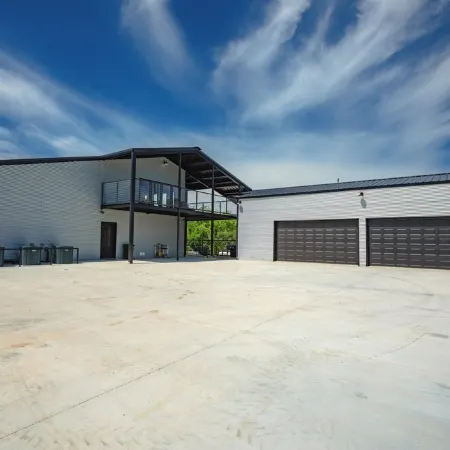 Xenia Creek Barndo l hot tub l pool l Valley Mills, Clifton, Waco, Gatesville