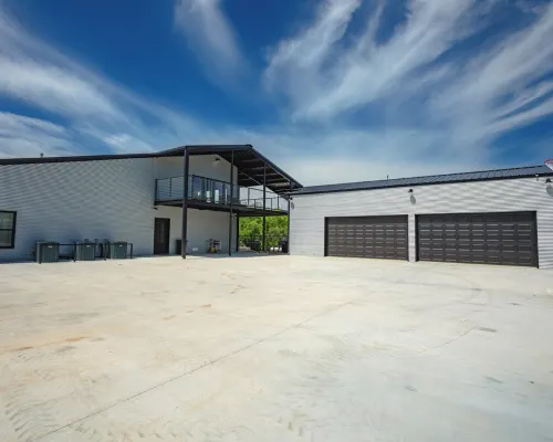 Xenia Creek Barndo l hot tub l pool l Valley Mills, Clifton, Waco, Gatesville Hotels in Bosque County