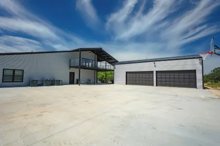 Xenia Creek Barndo l hot tub l pool l Valley Mills, Clifton, Waco, Gatesville