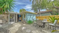 Tropical Heart Villa walking distance to Downtown and 5 min drive to Beach!