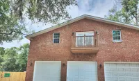 Painted Sky Homestead Apartment - A unique farm stay, near Moody and Valdosta!