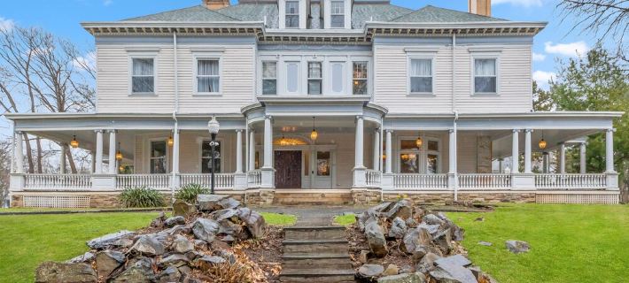 1897 MANSION 30 min to NYC Sleeps up to 26 with 12 bedrooms and 7 and 1/2 baths Hotels in Union County
