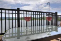 Lake Life Luxury on the Water