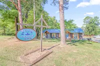 2 bedrooms, 2 baths, 1000 sq ft lodge close to the lake.