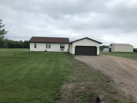 Cozy Toots’s Country Home 3 bedroom 2 bath home centrally located!<br> Отели в г. Чиппева