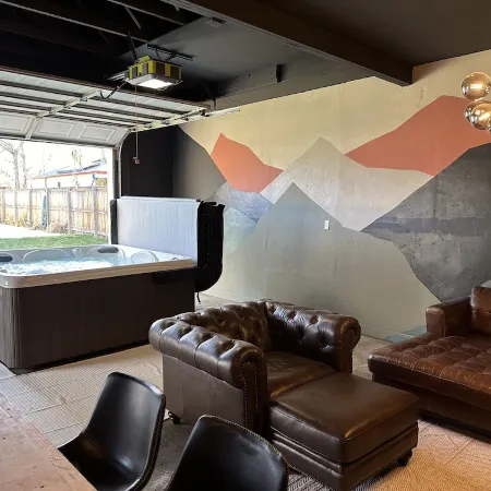 Cozy 3Br Home with AC, Hot Tub & Walkable Restaurants