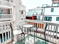 Captain's Corner - 30 seconds to the Beach!