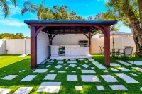 Sleeps 15/ Private Beach & Heated pool /mins to Tampa /Bush Gardens/ Buccs/ Zoo