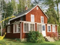 Vacationer's oasis on the waterfront of picturesque Pearly Pond. Hotels in Rindge