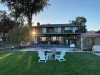 Luxe and Spacious Lake Gem ~ Hot Tub ~ Games ~ Views ~ Fire Pit
