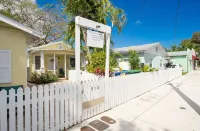 Walk to Duval! - Cozy  Key West  Cottage! - บ้านพักหลังเล็ก