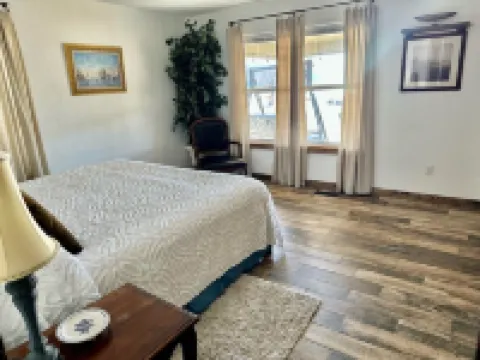 Lakefront House, Sleeps 20, Great for Family Gatherings, One hour from Tulsa