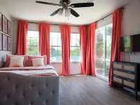 Hot Tub, Tree House, Speakeasy, Outdoor Games, Fire Pit, Arcade Games, Farm Stay Hotels in Somervell County
