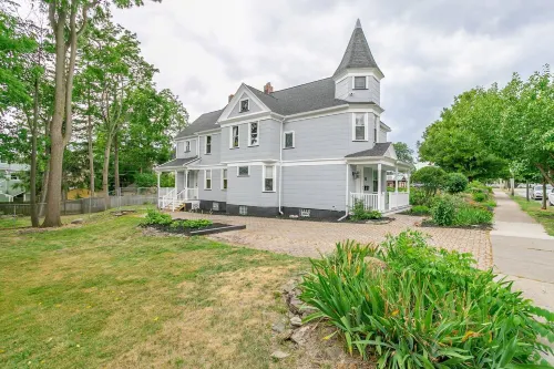 Fresh Modern Apartment - Walking Distance to U of R/Strong Hospital Hotels in Rochester