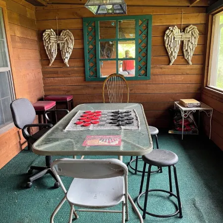 The Bears Den is a quiet cabin 30 miles from Gatlinburg and Pigeon Forge, TN.