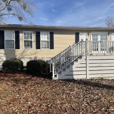 Lakefront, private dock, boat access