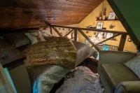 Little House On The Mountain--ZigZag Mountain View