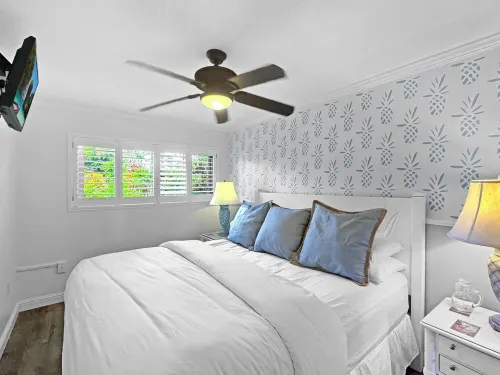 Oceanfront/Ground Floor, Sleeps 4, A/C!!, Steps to the ocean. LOCATION!!!!