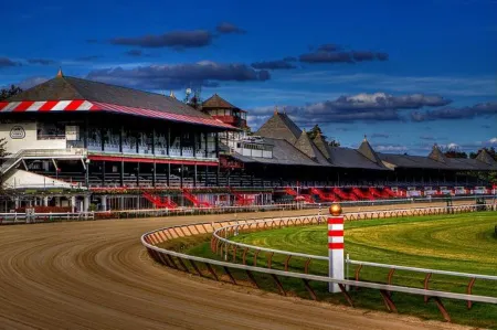 New 1st floor - One block to Restaurants, Shops, Cafes, Music, Spas -near Track!