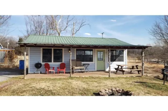 Cabin #2 at Snug Harbor Cabins Lake Eufaula, OK