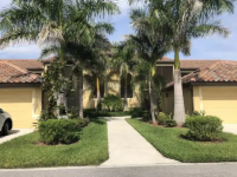 2 bedroom Bradenton Florida condo with golf membership 1720 square feet