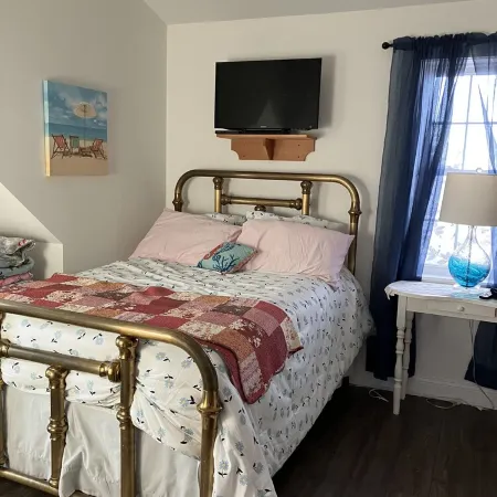 2 Story Beach House with full screen porch - Short walk to beach
