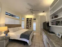 BEACHFRONT, HEATED POOL, KAYAKS/SUP, LANAI W/ GULF VIEWS, 85' DOCK, 2 GOLF CARTS 캡티바 호텔