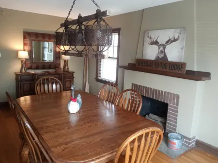 The Lodge: Five blocks from Old Town and close to Intrust Arena Отели рядом с достопримечательностью «The Keeper of the Plains»