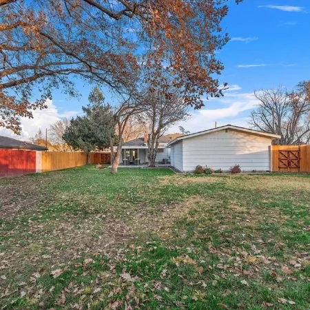 MidCentury Modern 3BR 2BA + Hot Tub in College District