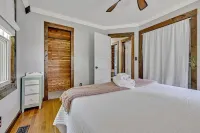 Serene Hilltop Getaway - Near Lieper's Fork