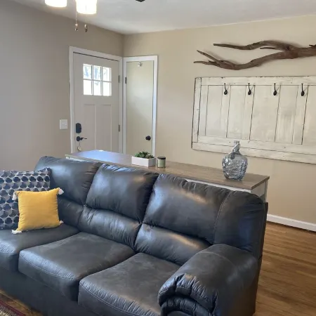 Bays Mountain Getaway Cottage