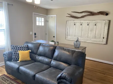 Bays Mountain Getaway Cottage