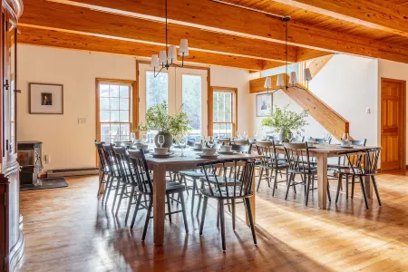Maplewood Manor, 8Br w/ Hot Tub, Gym, Fire Pit, Near Hunter/Windham Skiing