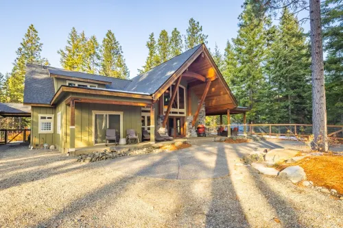 Luxury Pour House Lodge - private, hot tub, firepit