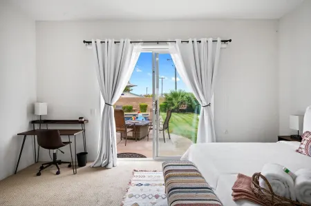 Unique Bermuda Escape with Pool/Spa & King Size Bed!