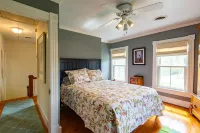 Irvington Country Getaway House