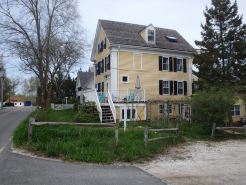 2 Bedroom Private Apt. in 1825 Whaler's Home on Duck Creek