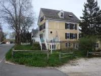 2 Bedroom Private Apt. in 1825 Whaler's Home on Duck Creek Hotels in Wellfleet