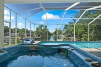 Big Cypress with POOL & Hot Tub!