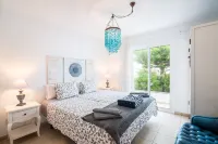 C1, in a Small Complex with Communal Pool 100m from the Sea