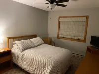 2 bedroom (sleeps 6) cozy condo in the heart of North Conway, NH.