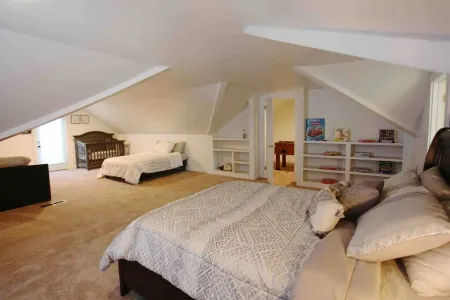 Our Laffin' Place Отели рядом с достопримечательностью «Адена Стейт Мемориал»