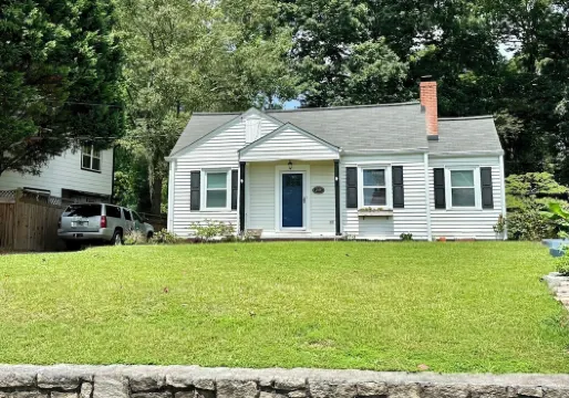 Entire home, charming 3-2 near the Marietta square!