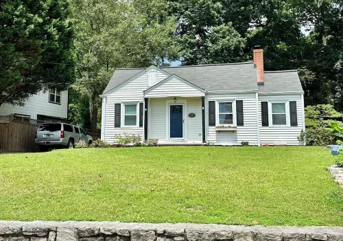 Entire home, charming 3-2 near the Marietta square!