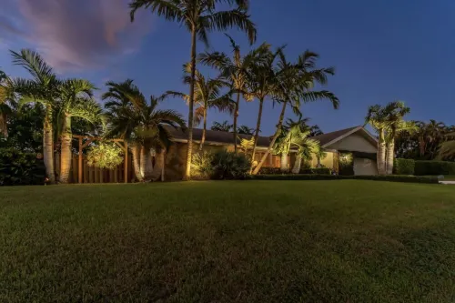 10 mins to Beach, 4 BD, Heated pool, 15 mins to Boynton Downtown